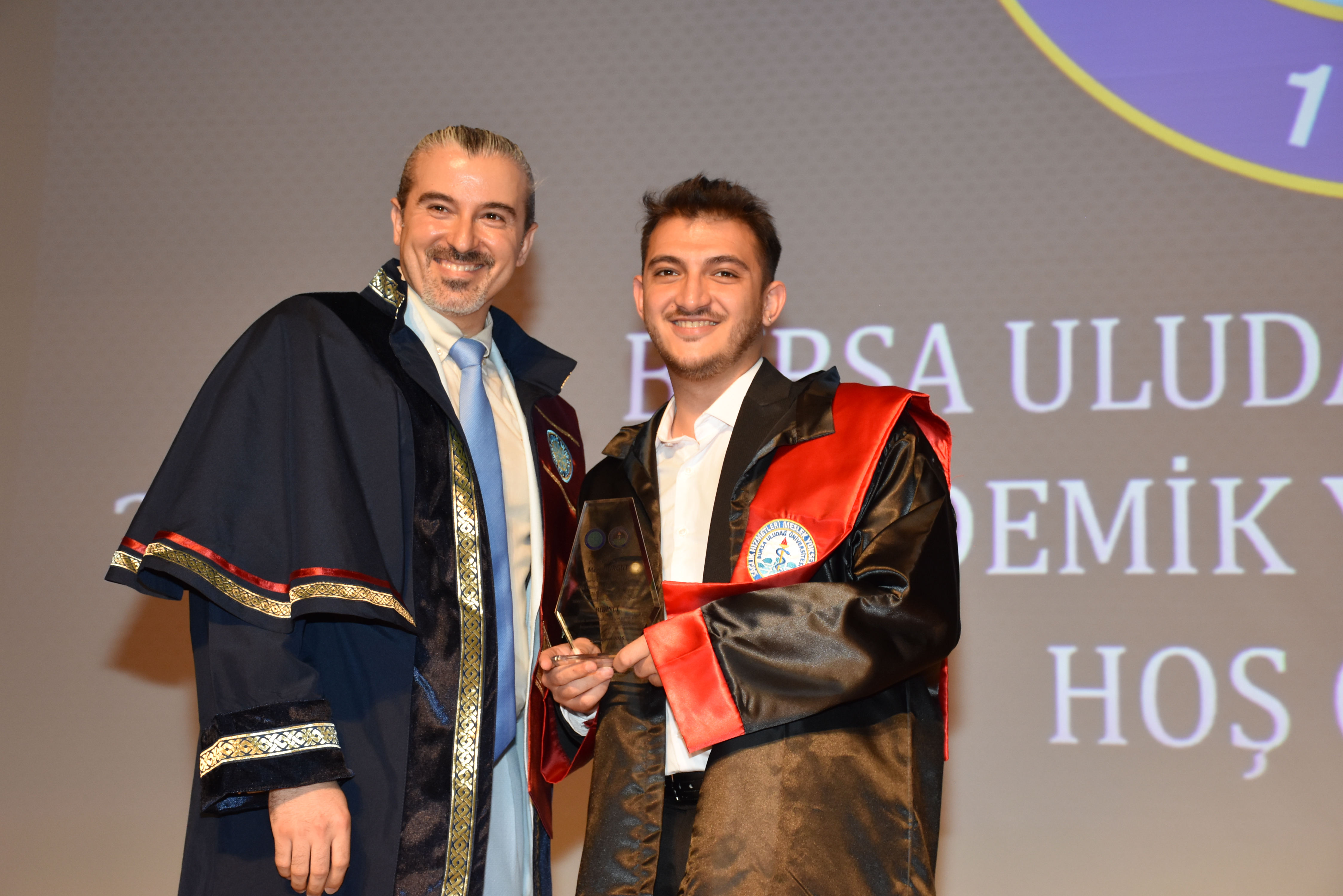 MESLEK YÜKSEKOKULUMUZDA 2026 MEZUNİYET SEVİNCİ